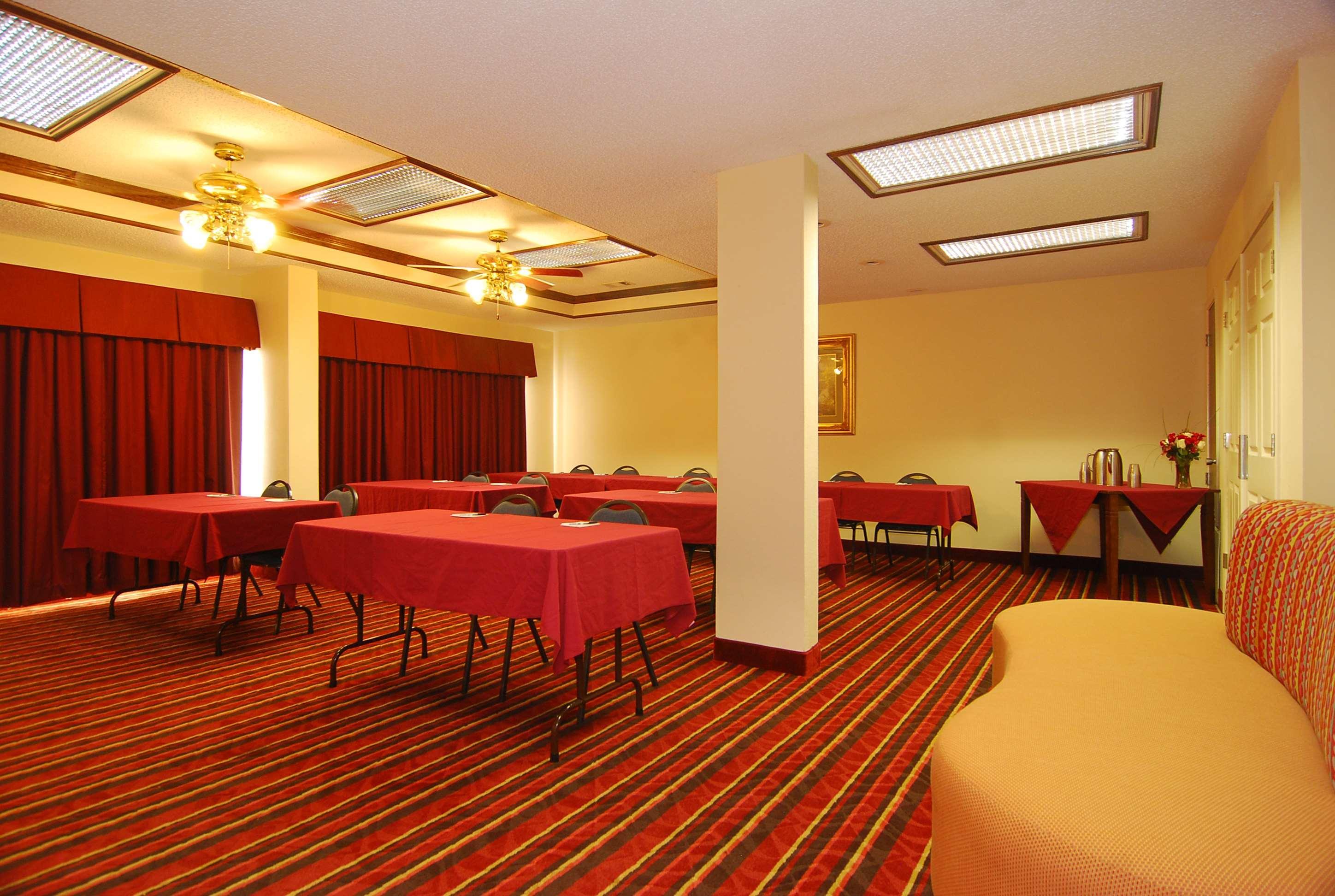 Best Western Lindale Inn מראה חיצוני תמונה