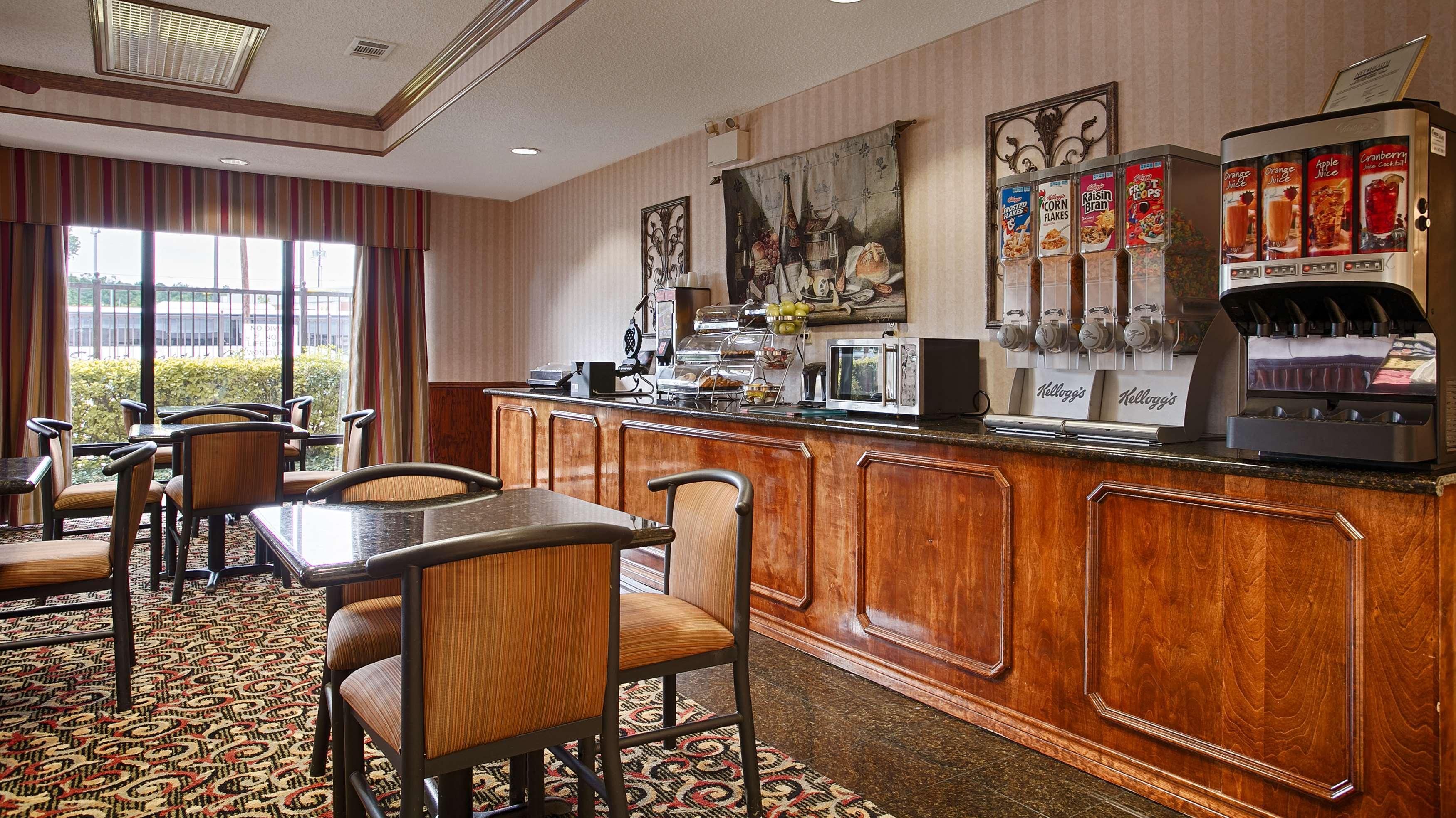 Best Western Lindale Inn מראה חיצוני תמונה